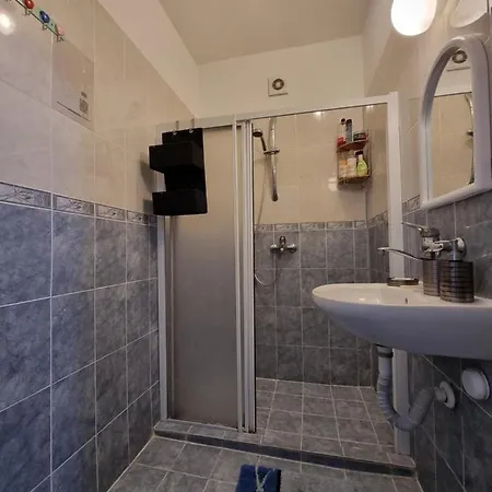 Reni's Apartment-with Private Parking In Center Burgas