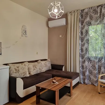 Reni's Apartment-with Private Parking In Center *