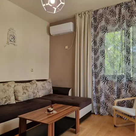 Apartment Reni's Apartment-with Private Parking In Center *